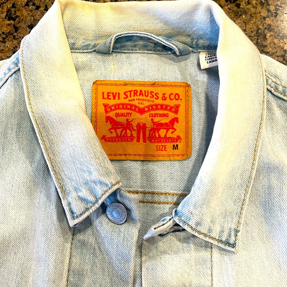 Levi's Jean jacket like new.